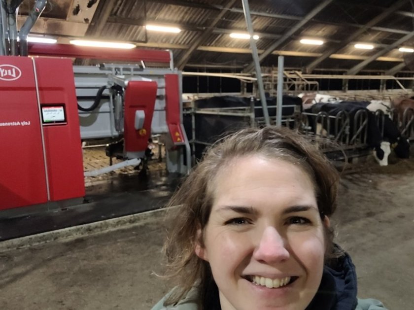 Foto 6: Opstarten nieuwe melkrobot. Foto 6: Opstarten nieuwe melkrobot.