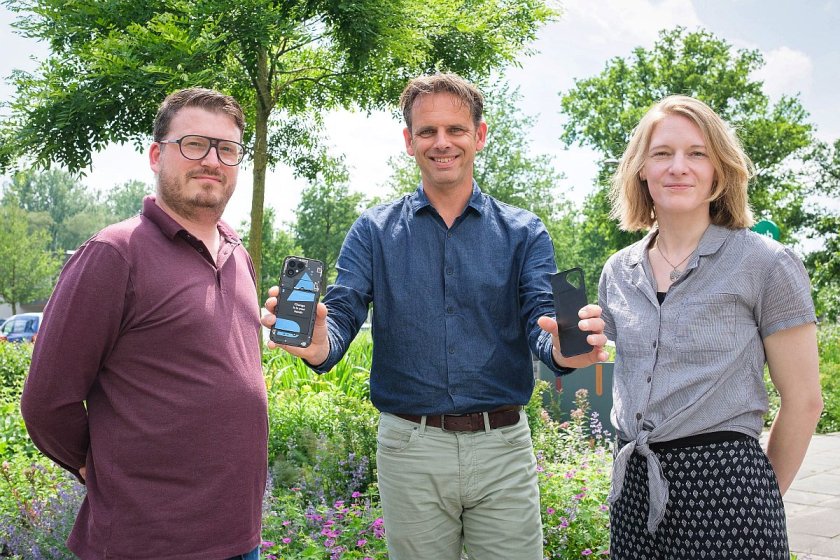 Ruud van Valkenburg (left), Victor Viveen (center), and Iris Faber-Grundel (right). Van Valkenburg is the team leader of IT Workplace Services and the initiator of the Fairphone project, Faber-Grundel is a software developer focusing on sustainability with a group of IT professionals within WUR. Viveen emphasizes that the theme of sustainable IT is important to the staff and that teams take the initiative for projects themselves. “It’s our teams that are doing this, and the drive also comes from WUR’s IT staff.” Ruud van Valkenburg (left), Victor Viveen (center), and Iris Faber-Grundel (right). Van Valkenburg is the team leader of IT Workplace Services and the initiator of the Fairphone project, Faber-Grundel is a software developer focusing on sustainability with a group of IT professionals within WUR. Viveen emphasizes that the theme of sustainable IT is important to the staff and that teams take the initiative for projects themselves. “It’s our teams that are doing this, and the drive also comes from WUR’s IT staff.”